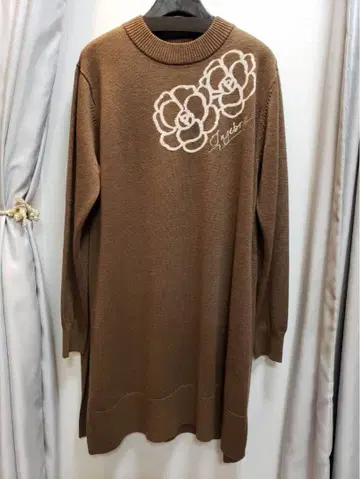 잉게보그 까멜리아 롱 니트 미사용 새상품 택 포함