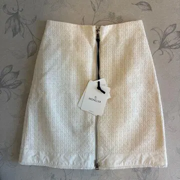 [ 가격 인하 협상 가능 ] MONCLER 화이트 스커트 38 새상품