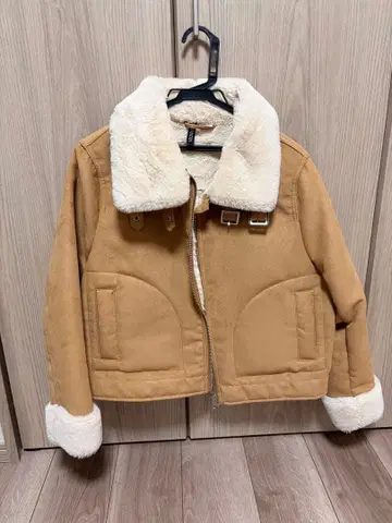 베이지 숏 기장 무스탕 코트 M 사이즈