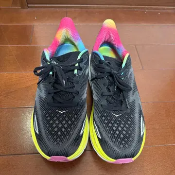 HOKA 러닝화 블랙/멀티 컬러