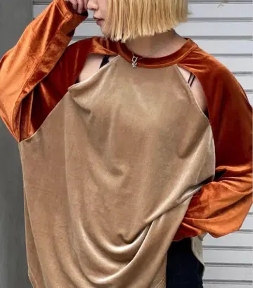 CIAO PANIC 벨로아 배색 어깨 슬릿 래글런 TEE