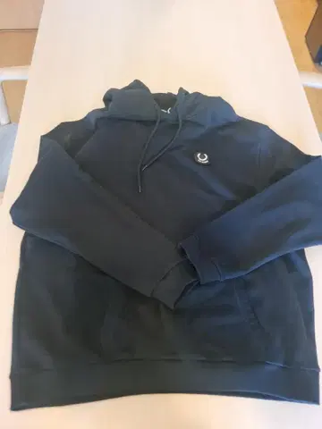 블랙 후드 부착 후드티 로고 자수