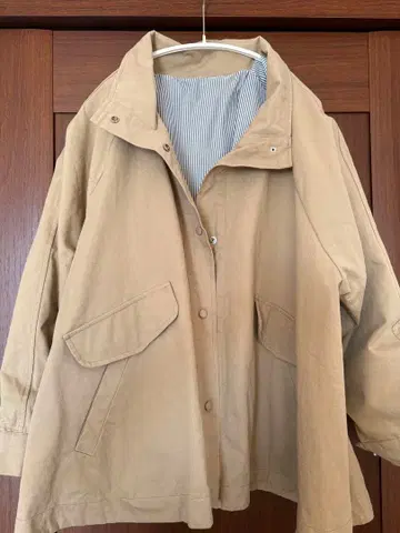 and comfy. 하이넥 하프 코트