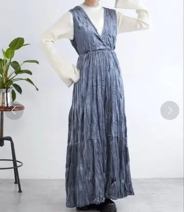 주름 가공 뒤 리본 카슈쿨 원피스