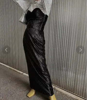 AMERI GEOMETRIC VELOUR BUSTIER WITHSKIRT