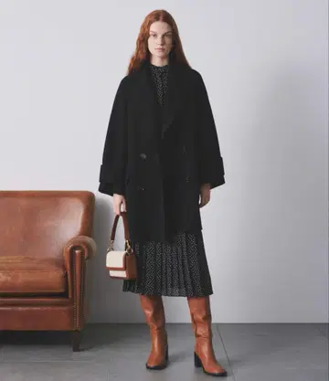 Mila Owen 미라 오웬 접결 하프 기장 A라인 코트 블랙