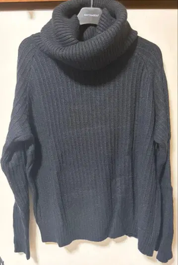 MidiUmi 리브 볼륨 터틀넥 스웨터