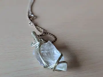 레이빌리지 수정 목걸이