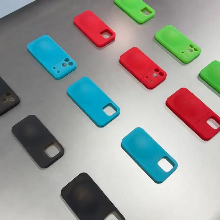 SKYLRK Shibuya pop up limited iPhone 16 Pro case Black, Green