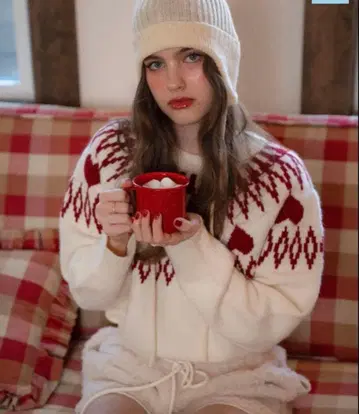 HOLIDAY MOOD NORDIC HEART KNIT 앨리슨 브라운