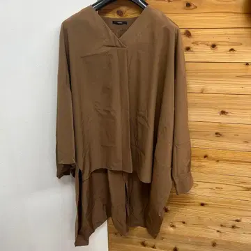 오스모시스 브라운 V넥 긴팔 셔츠