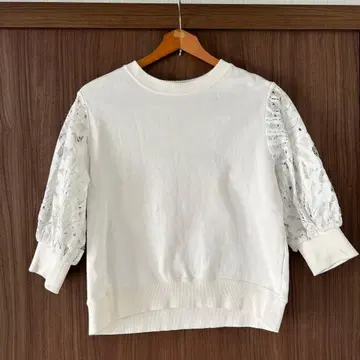 화이트 레이스 벌룬 슬리브 트레이닝복