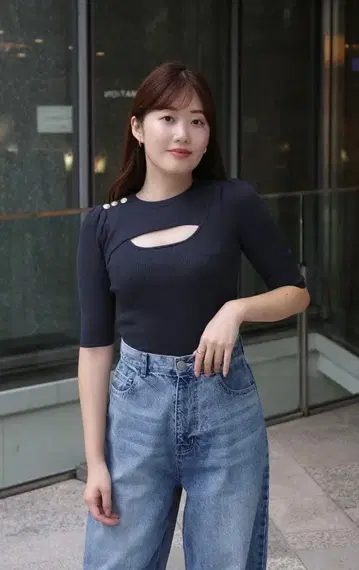 Herlipto 컷아웃 립드 스트레치 니트 탑