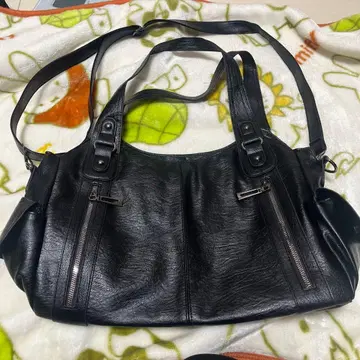 블랙 합성 피혁 숄더백