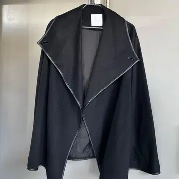 ESTNATION 블랙 케이프 코트