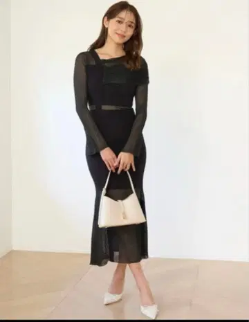 스나이델 시어 블로킹 원숄 원피스 블랙