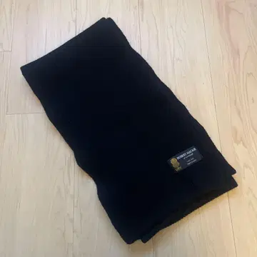 ROBERT MACKIE 블랙 머플러