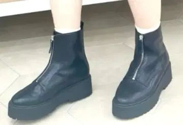 오리엔탈 트래픽 통굽 프론트 지퍼 숏부츠 블랙