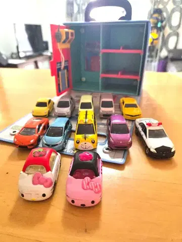 토미카 주유소 박스+헬로키티 미니카 외