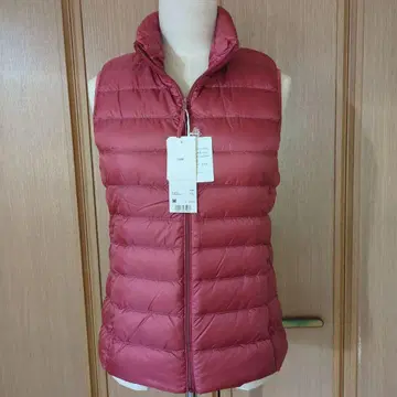 택 포함 미사용 유니클로 울트라 라이트 다운 베스트 수납 가방 포함 M