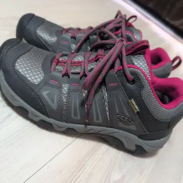 새상품급 KEEN 등산화 25cm