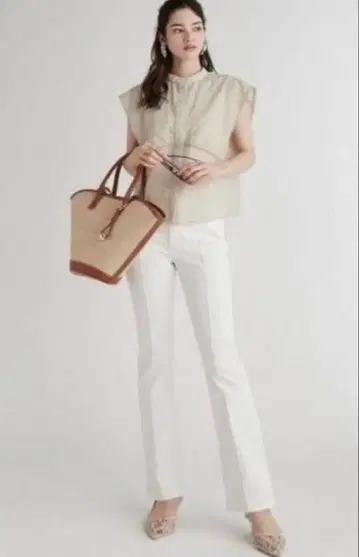 새상품급 CELFORD 화이트 플레어 데님 팬츠