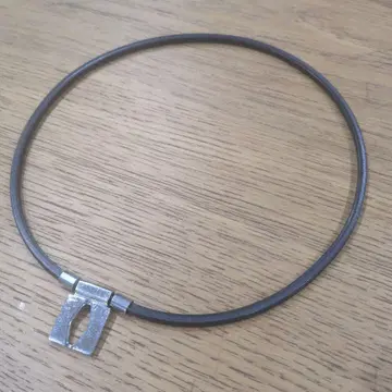 ANGLE 목걸이 자기 목걸이