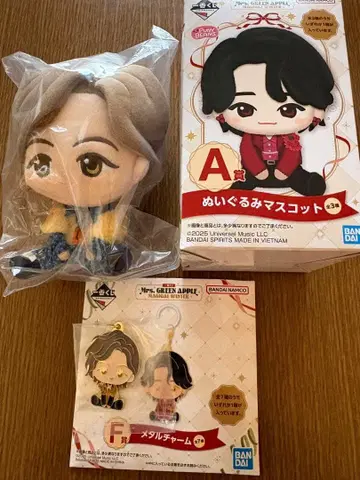 Mrs. GREEN APPLE 봉제 인형 마스코트 & 메탈 참 세트