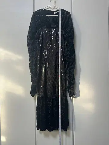 스팽글 블랙 벨벳 미디 드레스