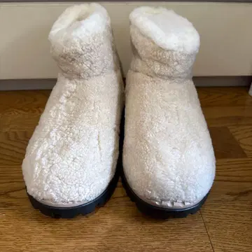 [ 새상품 ] 크림색 어그 부츠
