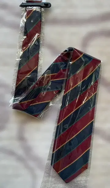 Aoyama Selection 레지멘탈 패턴 넥타이: 클리닝 완료