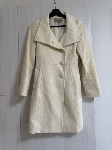 아이보리 롱 코트 3 버튼 벨트 포함