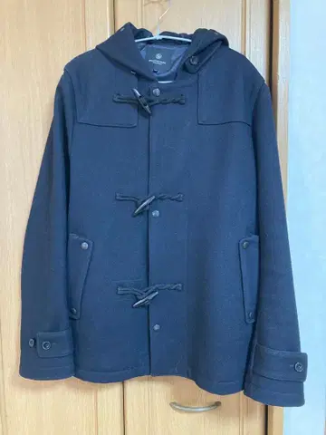 뷰티 앤 유스 네이비 숏코트