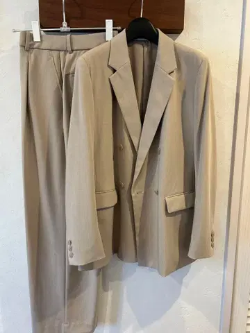 유니클로 더블 자켓 & 턱 와이드 팬츠 셋업 2024SS