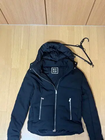 RTEG 후드 부착 다운 자켓 블랙