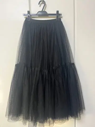 블랙 플레어 스커트 티어드 디자인