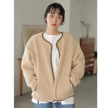 [ 새상품 ] 어스 뮤직&에코로 파이핑 보아 숏코트 베이지