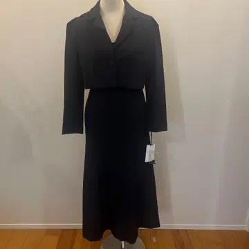 네이비 원피스 수트 긴팔 버튼 포함