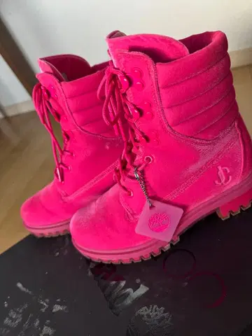 지미추 핑크 하이컷 부츠