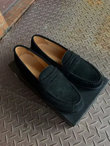 새상품 BEAUTY&YOUTH 블랙 스웨이드 코인 로퍼