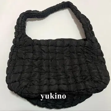 COS 블랙 숄더백 퀼팅 디자인