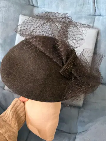 장미색 모자 울 소재 다크 브라운 베레모