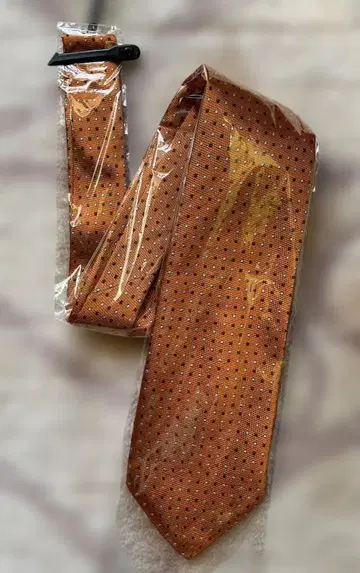 브룩스 브라더스 넥타이: 착용 몇 회, 클리닝 완료