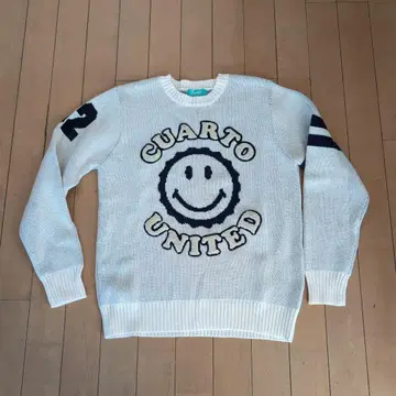 CUARTO UNITED 화이트 스마일리 니트 스웨터