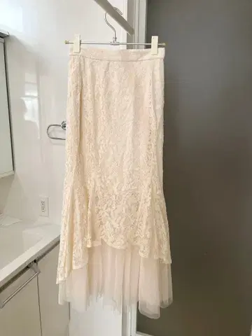 rienda 백테일 레이스 도킹 머메이드 스커트