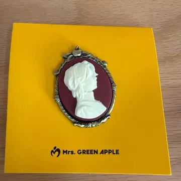 Mrs. GREEN APPLE 실루엣 핀 배지