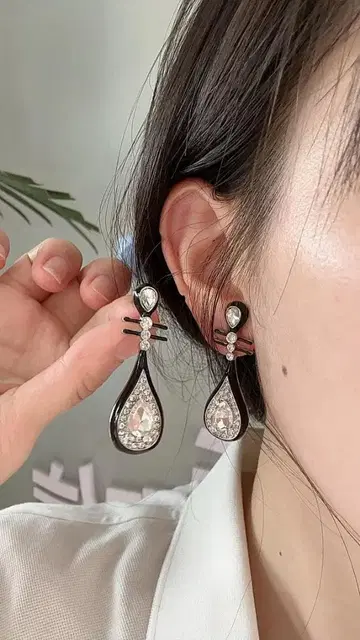 엘레강트 티어드롭형 귀찌