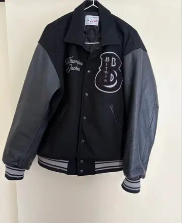 2023 BUTWIN 바시티 자켓