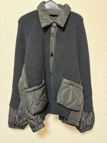 새상품 폴린느 브로 이소재 절개 퀼트 니트 블루종 블랙