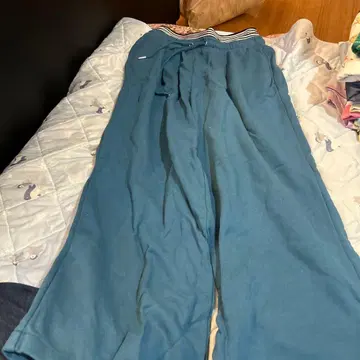 파란색 와이드 팬츠 맨투맨 소재